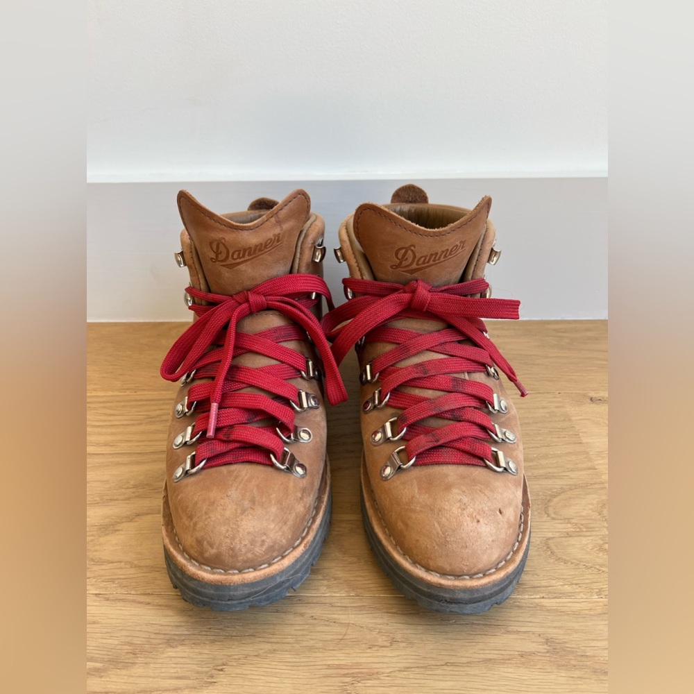 Danner Women’s Mountain Light Cascade Clovis Hiking Boots, Size 9